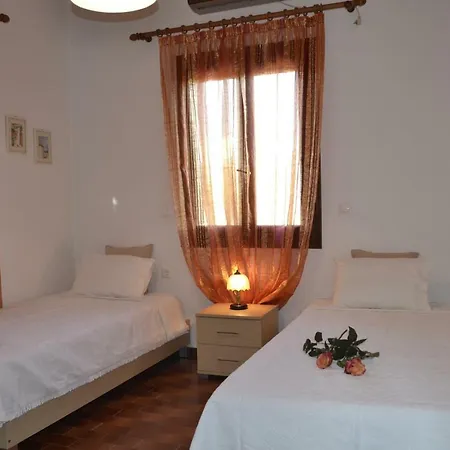 Charming Traditional House In Agia Anna Beach