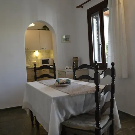 펜션 Charming Traditional House In Agia Anna Beach *